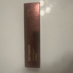 Hourglass Ambient Soft Glow Foundation in Shade 4